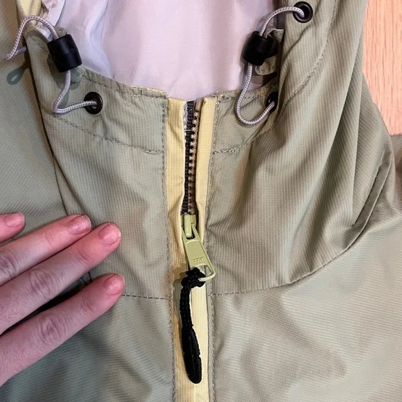 Columbia Women’s Light Green Front Zip Up Jacket Hooded Size Medium Windbreaker - Picture 4 of 12